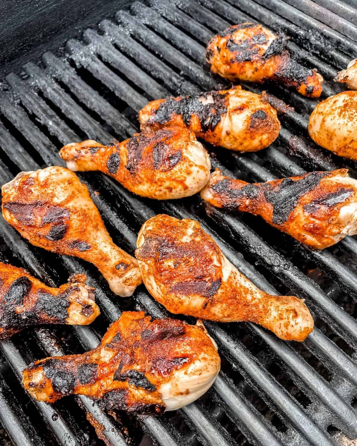 BBQ chicken drumsticks on the grill.